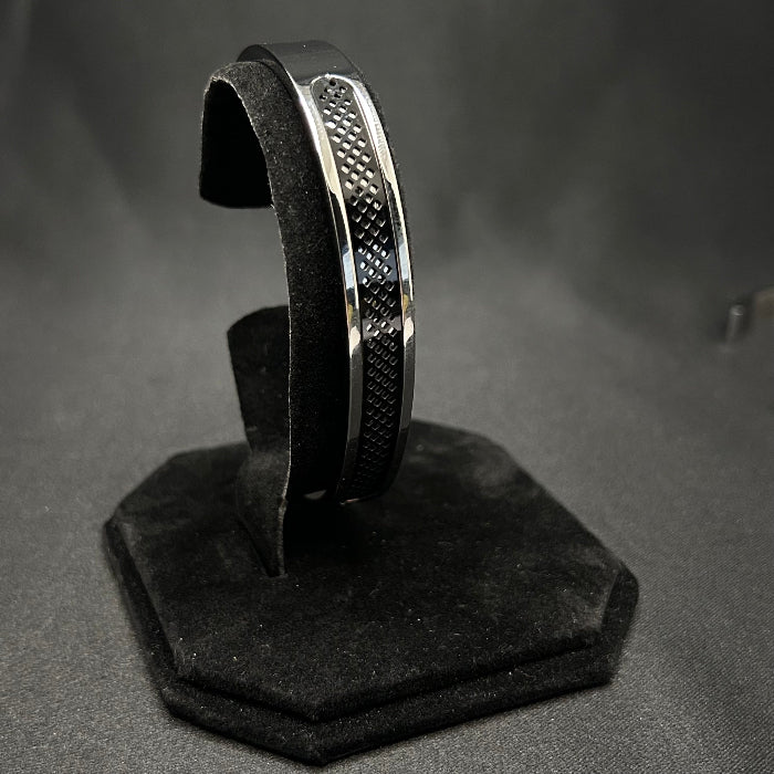 Titanium Pulsera Open Cuff Bracelet Black